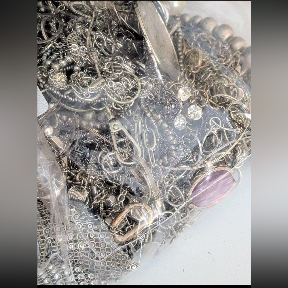 2 LBS Vintage mod jewelry lot~ gold, or silver dominant~ U CHOOSE & CURATE 💸🌹 - Picture 3 of 3